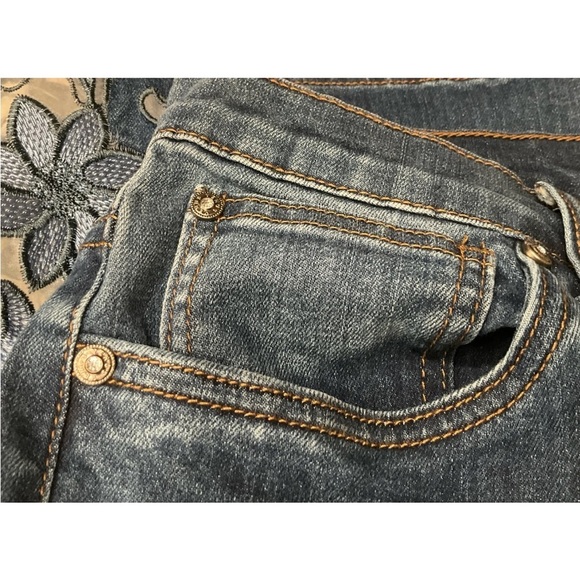 Venus Women’s Bell Bottom Jeans With Appliqué Hem Inserts Size 14 - Picture 5 of 10